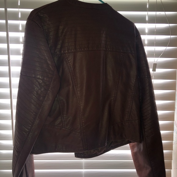 leather jacket - Picture 2 of 3